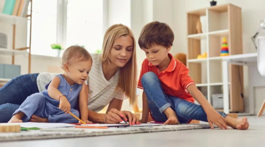 babysitting à Paris en France.png